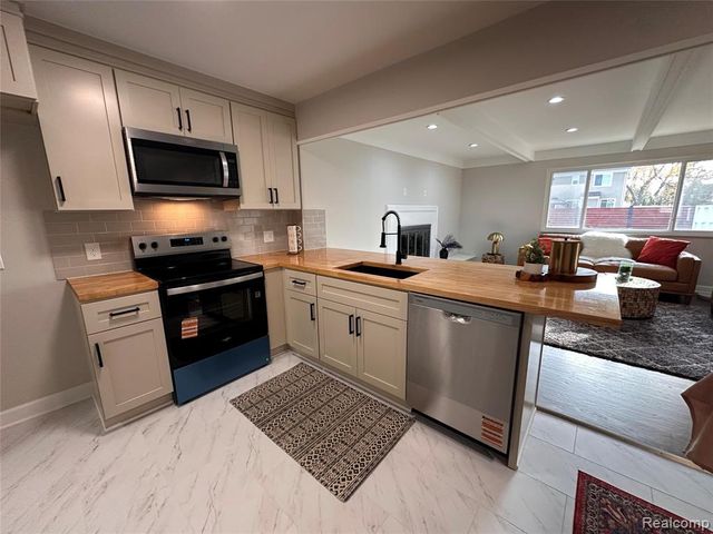 16970 Park Lane, Fraser, MI 48026