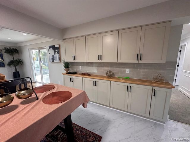 16970 Park Lane, Fraser, MI 48026