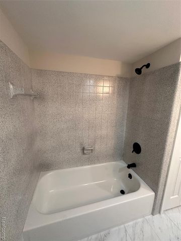 16970 Park Lane, Fraser, MI 48026