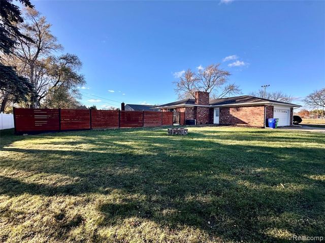 16970 Park Lane, Fraser, MI 48026