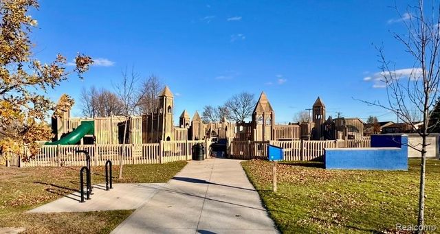 16970 Park Lane, Fraser, MI 48026