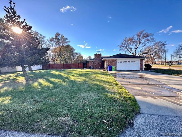 16970 Park Lane, Fraser, MI 48026