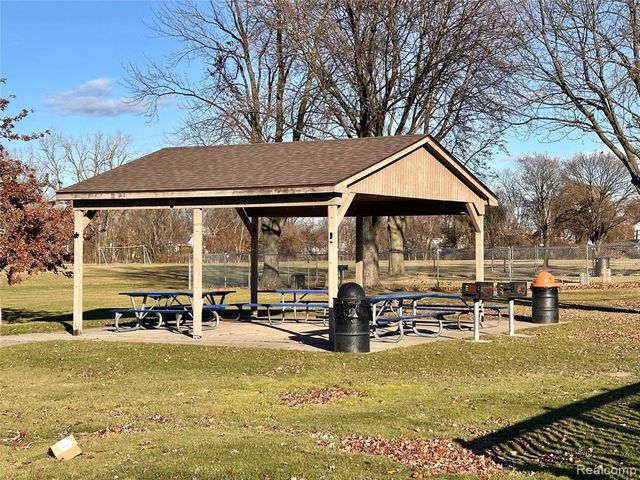 16970 Park Lane, Fraser, MI 48026