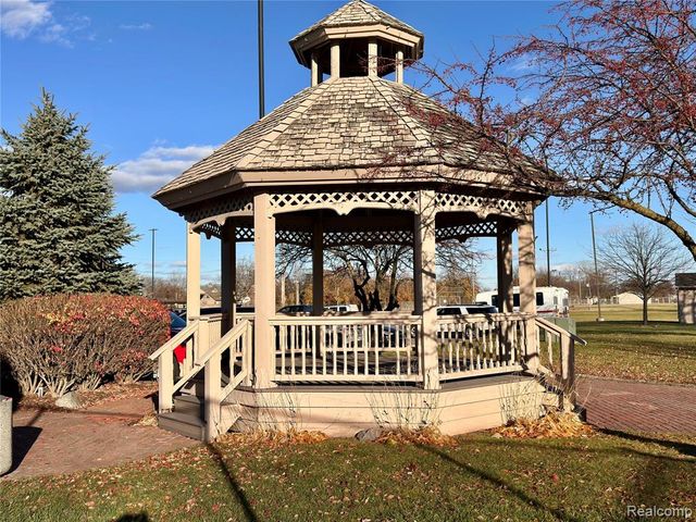 16970 Park Lane, Fraser, MI 48026