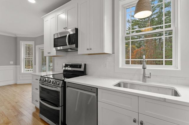 593 Cohas Avenue, Manchester, NH 03109