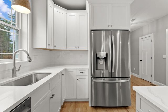 593 Cohas Avenue, Manchester, NH 03109