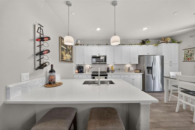 1426 E Via Dorata Way, Fresno, CA 93730