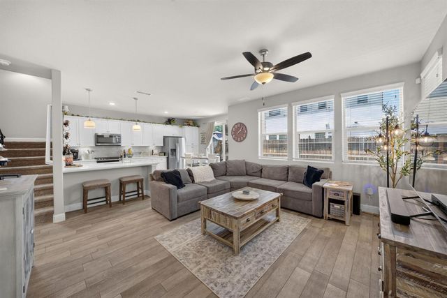1426 E Via Dorata Way, Fresno, CA 93730