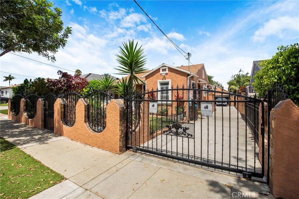 Image 4 of property listing at 4635 W 137th, Hawthorne, CA 90250