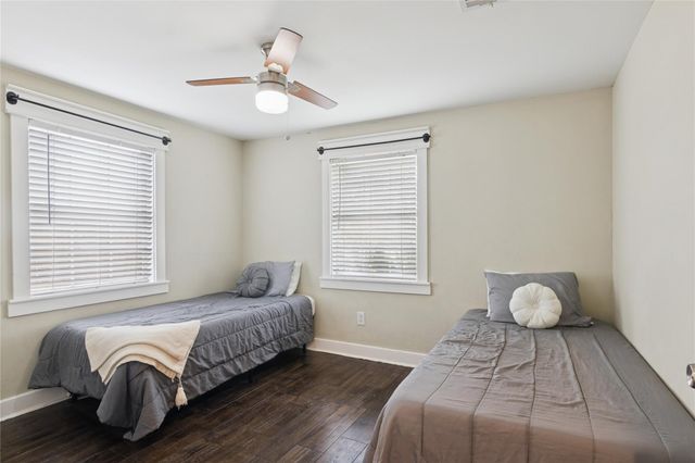 1910 East Avenue, Katy, TX 77493