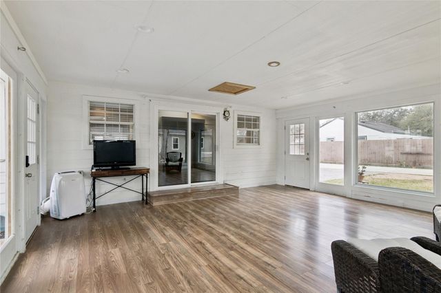 1910 East Avenue, Katy, TX 77493