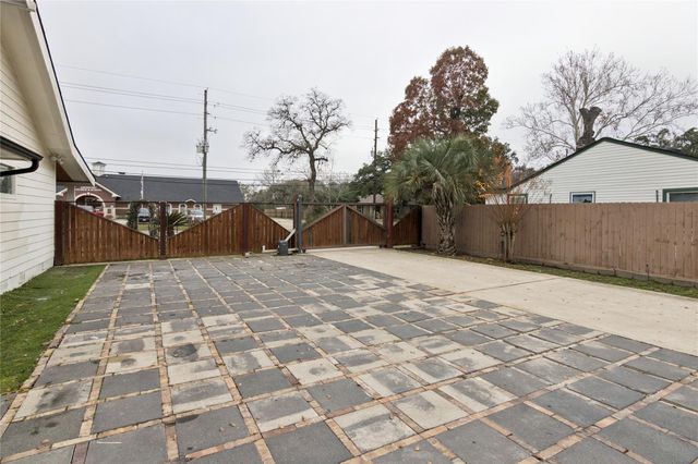 1910 East Avenue, Katy, TX 77493
