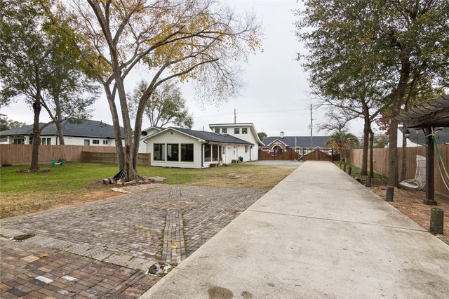 1910 East Avenue, Katy, TX 77493