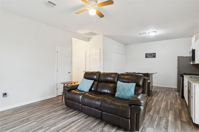 1910 East Avenue, Katy, TX 77493