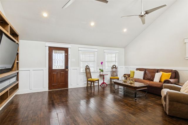 1910 East Avenue, Katy, TX 77493