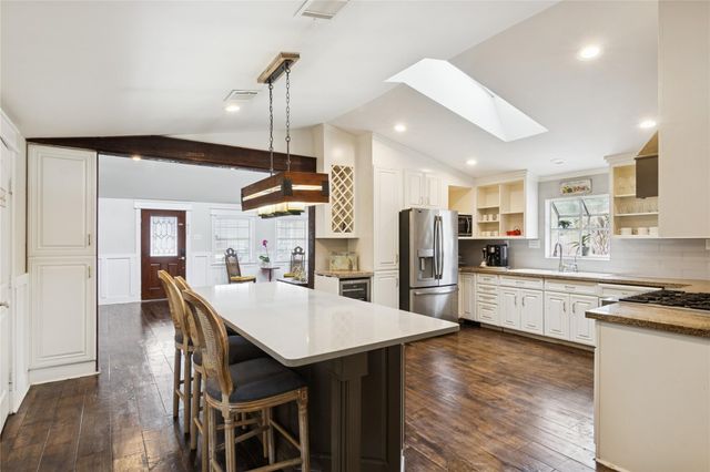 1910 East Avenue, Katy, TX 77493