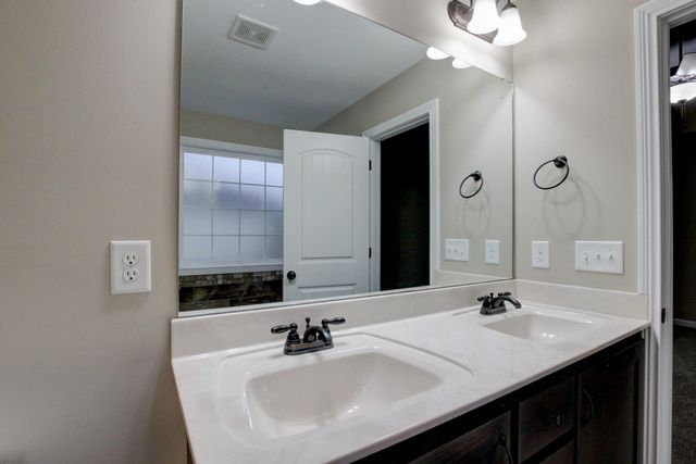 834 Rushing Dr, Clarksville, TN 37042