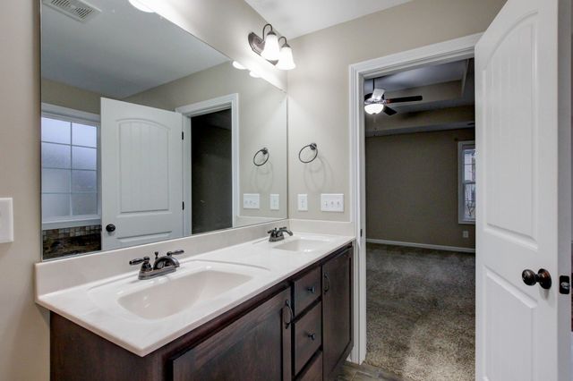 834 Rushing Dr, Clarksville, TN 37042