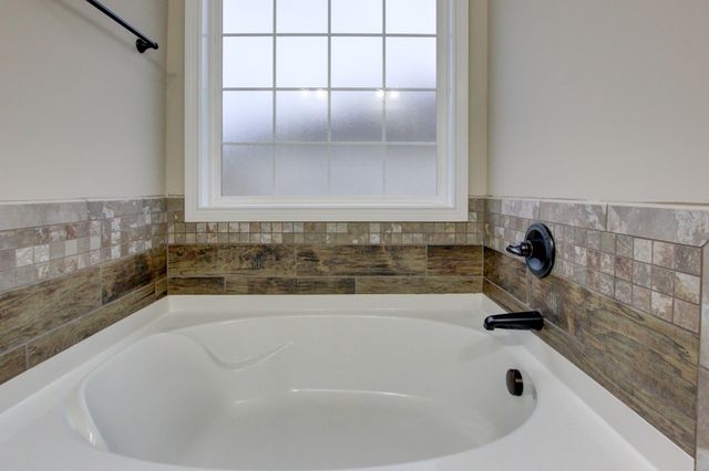 834 Rushing Dr, Clarksville, TN 37042