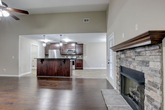 834 Rushing Dr, Clarksville, TN 37042