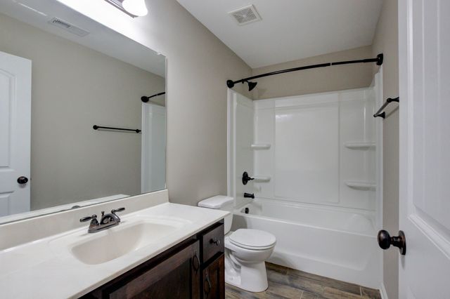 834 Rushing Dr, Clarksville, TN 37042