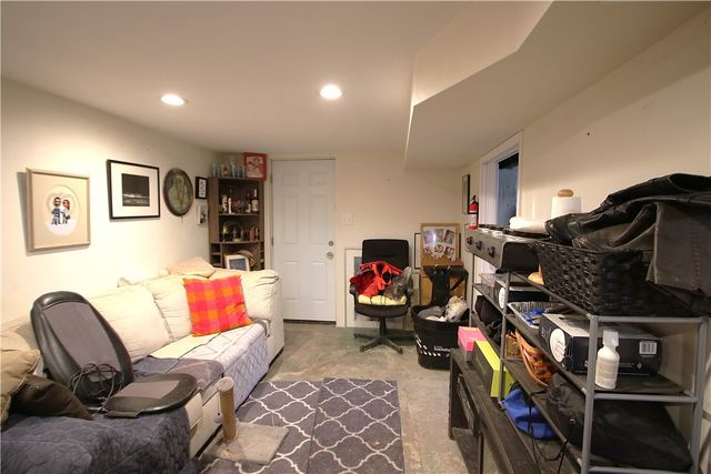 210 Livingston Rd, West Mifflin, PA 15122