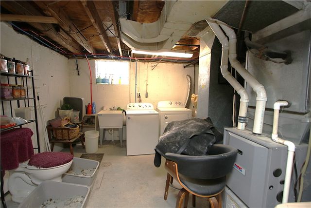 210 Livingston Rd, West Mifflin, PA 15122