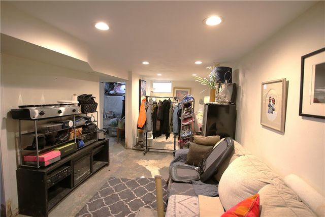 210 Livingston Rd, West Mifflin, PA 15122