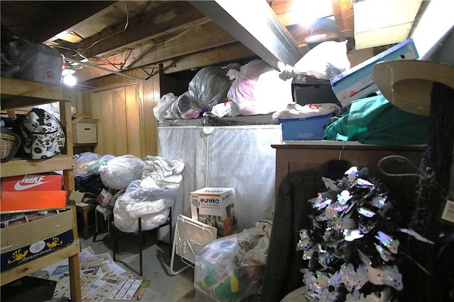 210 Livingston Rd, West Mifflin, PA 15122