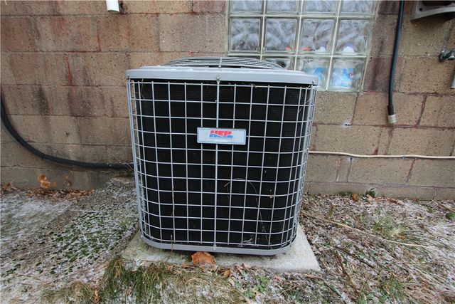 210 Livingston Rd, West Mifflin, PA 15122