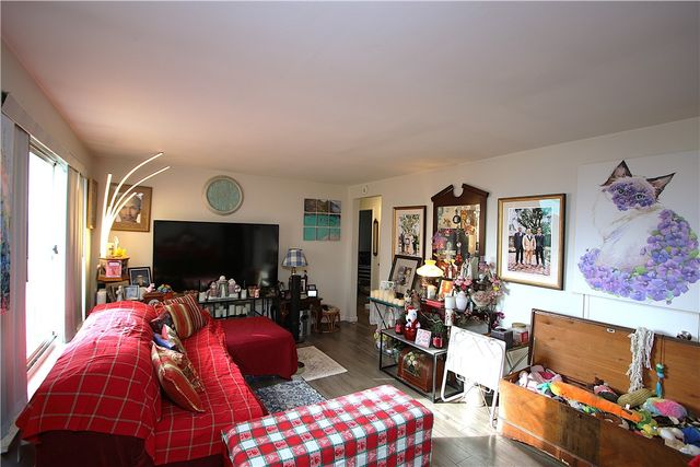 210 Livingston Rd, West Mifflin, PA 15122