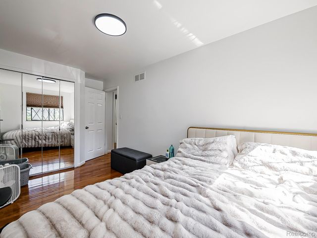 29721 Farmington Road, Farmington Hills, MI 48334