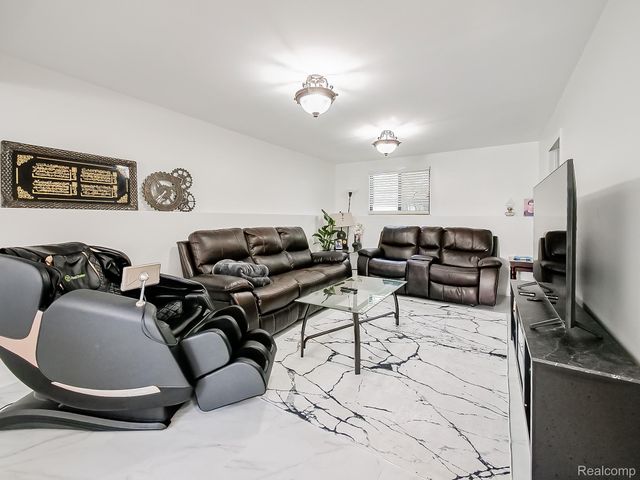 29721 Farmington Road, Farmington Hills, MI 48334