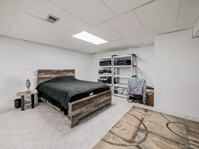 29721 Farmington Road, Farmington Hills, MI 48334