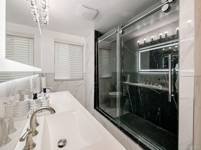 29721 Farmington Road, Farmington Hills, MI 48334
