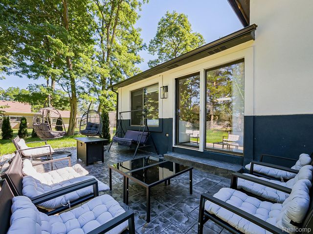 29721 Farmington Road, Farmington Hills, MI 48334