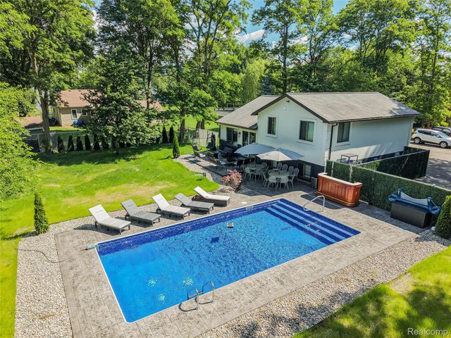29721 Farmington Road, Farmington Hills, MI 48334