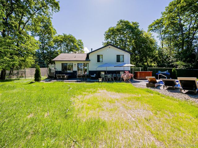 29721 Farmington Road, Farmington Hills, MI 48334
