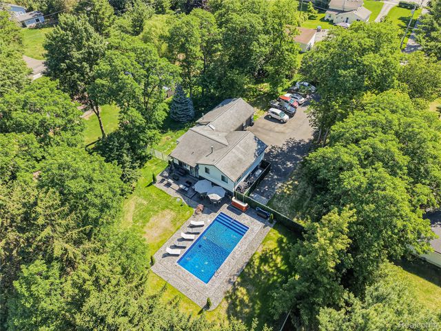 29721 Farmington Road, Farmington Hills, MI 48334