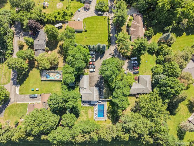 29721 Farmington Road, Farmington Hills, MI 48334