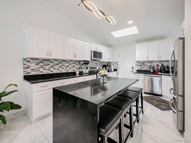 29721 Farmington Road, Farmington Hills, MI 48334