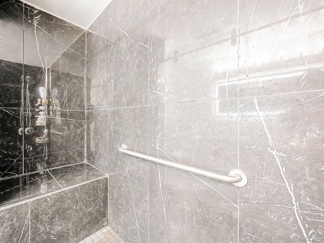 29721 Farmington Road, Farmington Hills, MI 48334