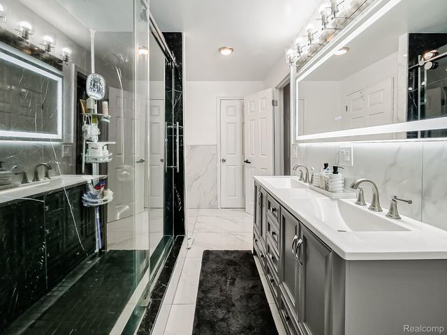 29721 Farmington Road, Farmington Hills, MI 48334