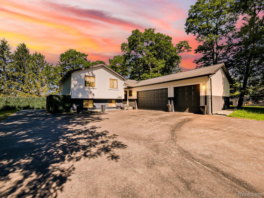 29721 Farmington Road, Farmington Hills, MI 48334