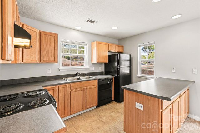 3201 Blythe Ridge Court, Charlotte, NC 28213