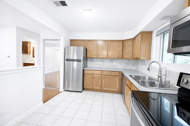 15137 Quail Hollow Drive 206, Orland Park, IL 60462