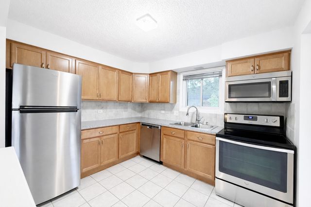 15137 Quail Hollow Drive 206, Orland Park, IL 60462