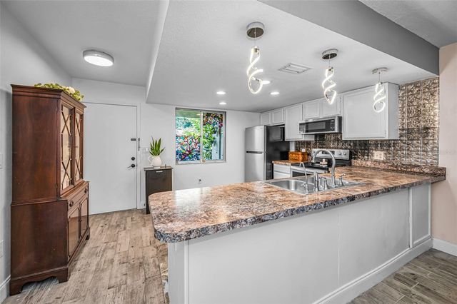 2263 BANCROFT CIRCLE N B, Palm Harbor, FL 34683