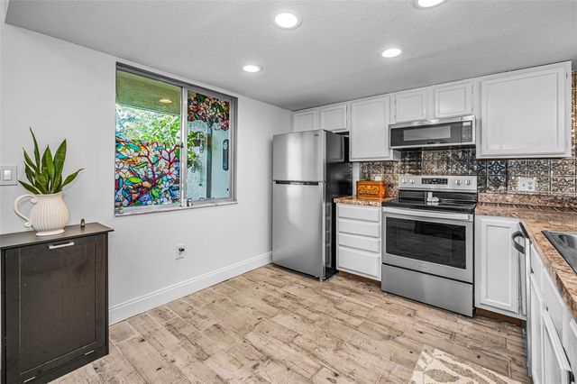 2263 BANCROFT CIRCLE N B, Palm Harbor, FL 34683