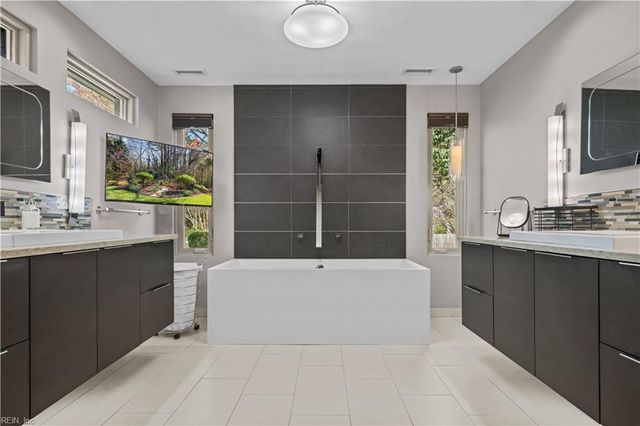 1026 Staceywood CT, Virginia Beach, VA 23452